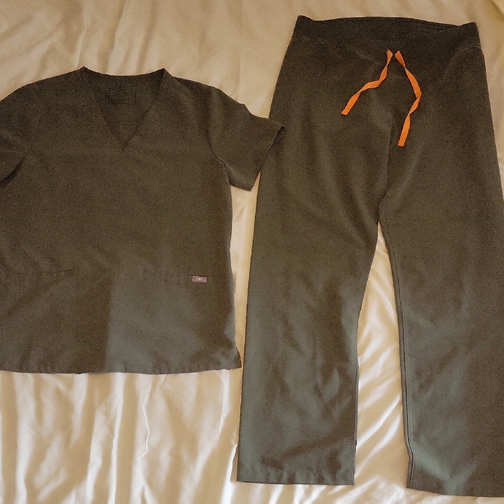 Figs Moss Green Scrub Top Casma M/ Pants Livingston M regular